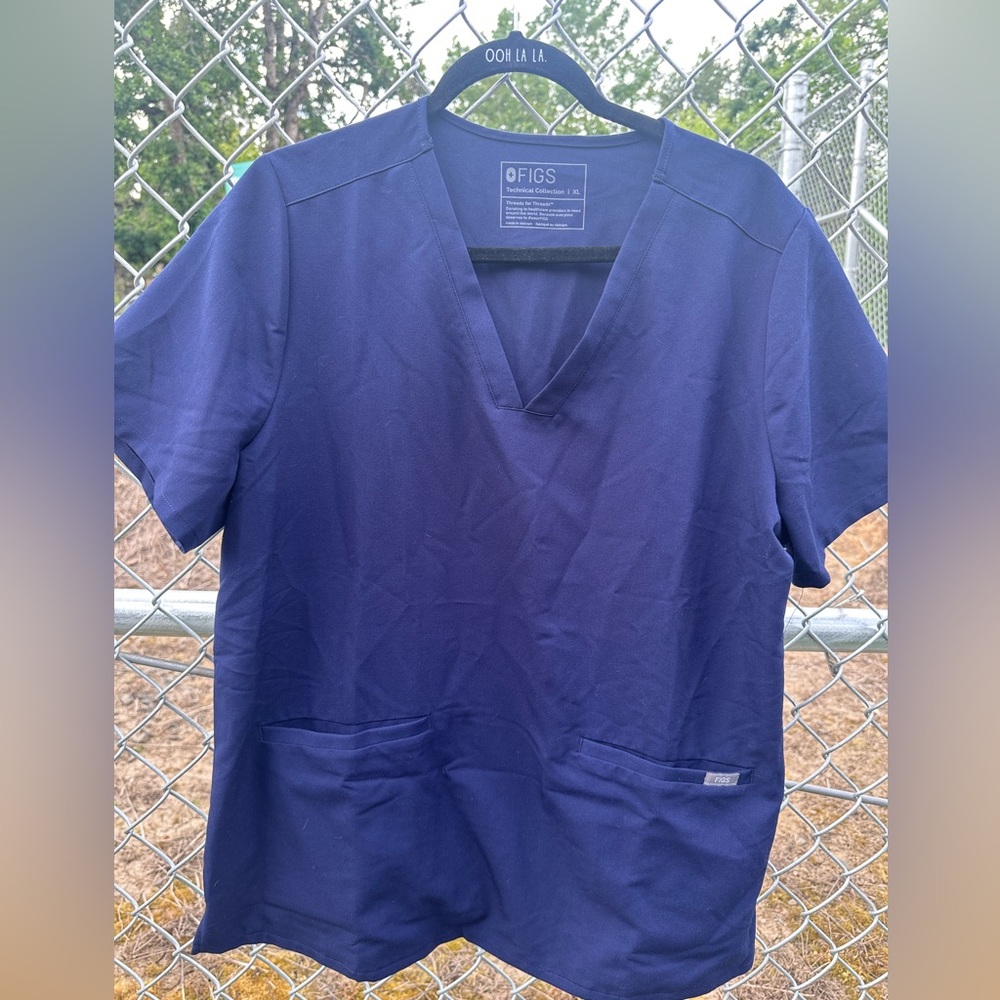 FIGS Women’s scrub set